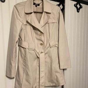 Brand new unworn Dennis Basso lined, belted rain/trench coat. Medium, 12-14.